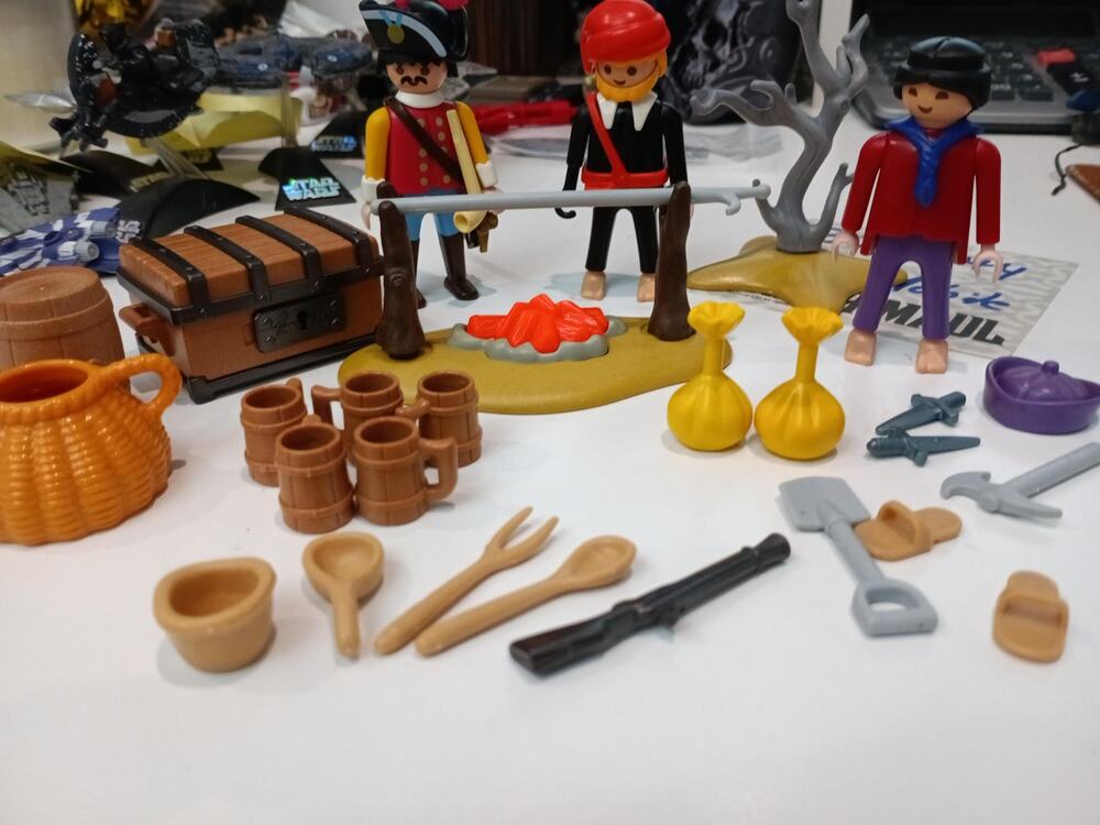 Playmobile 3794 Pirate Camp Pig Roast Bundle Parts Figures